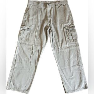 Wrangler Mens Cargo Pants LightBeige
Relaxed Fit Utility Workwear Outdoor. 38x30